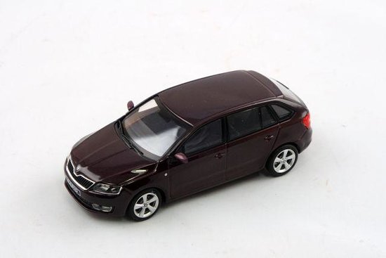 Auto Škoda Rapid Spaceback, Rosso Brunello Metallic